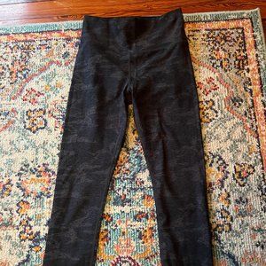 Vuori Clean Elevation Leggings, Black Camo, Size S